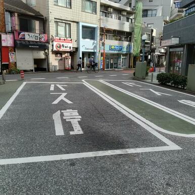 バスターミナル（ＪＲ中野駅・ＪＲ新宿駅西口行多数）