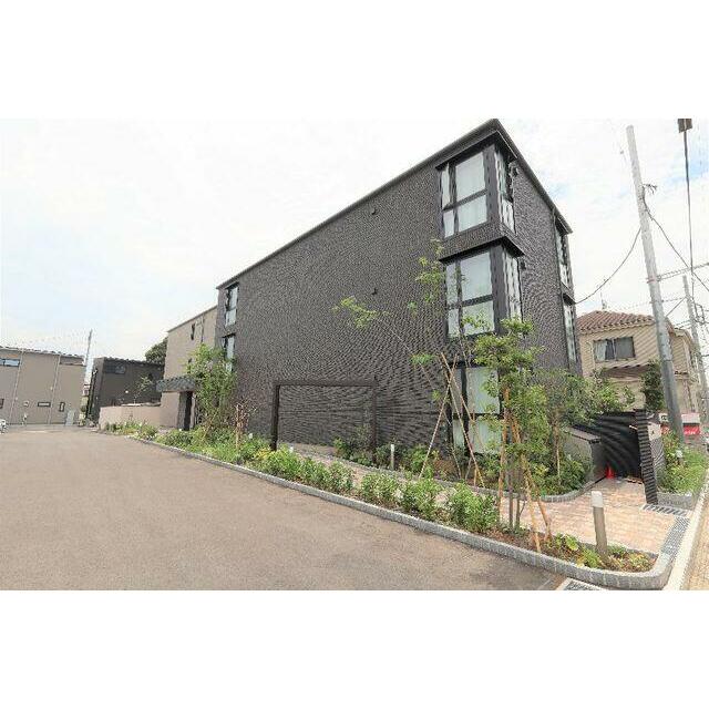 【外観】プラチナバレーへようこそ。３階建てのシャーメゾンです。