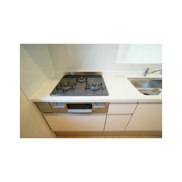 料理好きにはうれしい魚焼グリル付３口コンロシステムキッチン♪