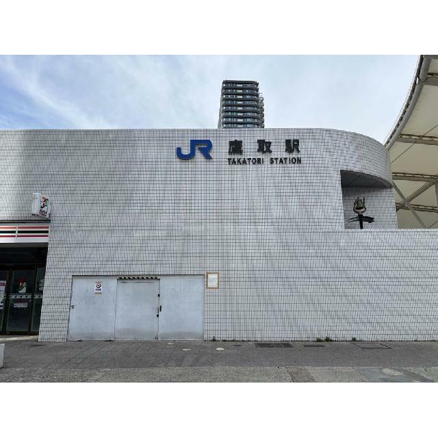 コンビにまで徒歩約4分。西へ約300ｍ。
