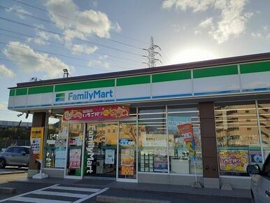 ファミリーマート半田東洋町店