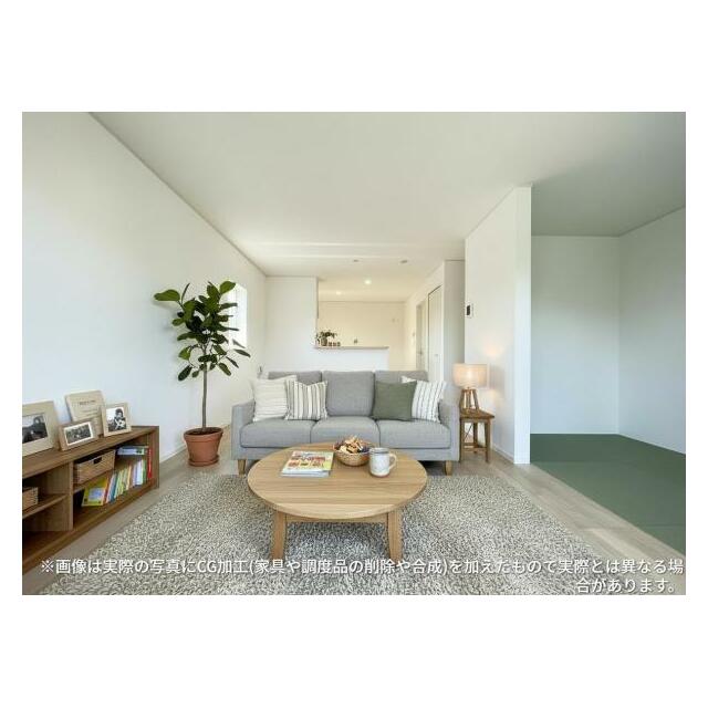 開放感のあるゆとりあるリビング。採光にもこだわった居心地の良い空間です♪