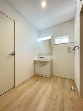 朝の準備・毎日の洗濯・帰宅後のお風呂と大活躍の洗面スペース＾＾