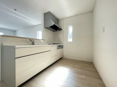 リビングの様子を見ながら家事ができるので小さなお子さまがいるご家庭も安心です＾＾