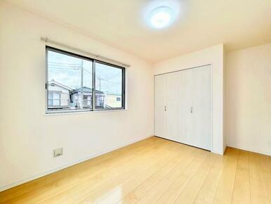 「南側洋室」約6帖の洋室です。