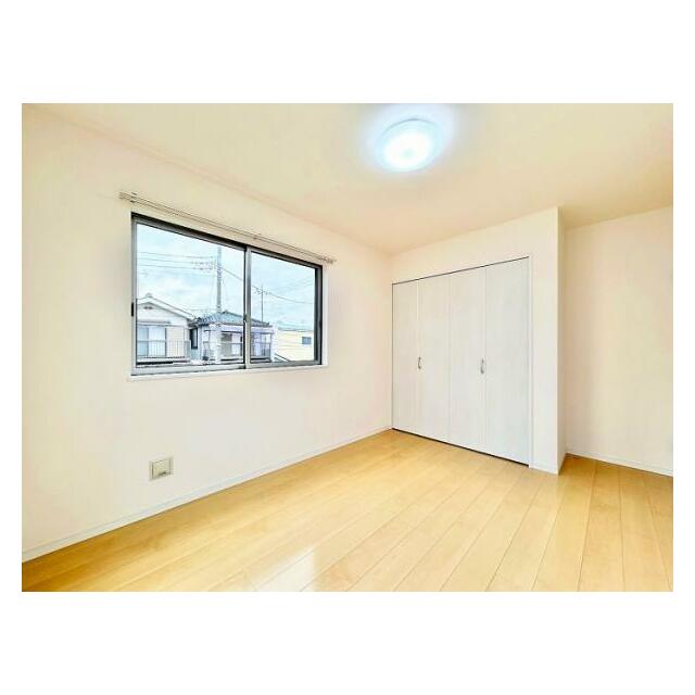 「南側洋室」約6帖の洋室です。