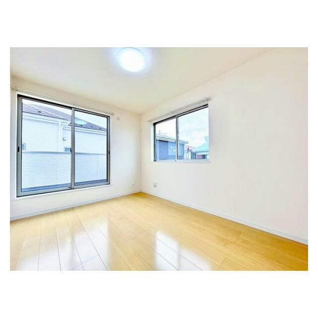 「南側洋室」2面採光で風通しも良好です