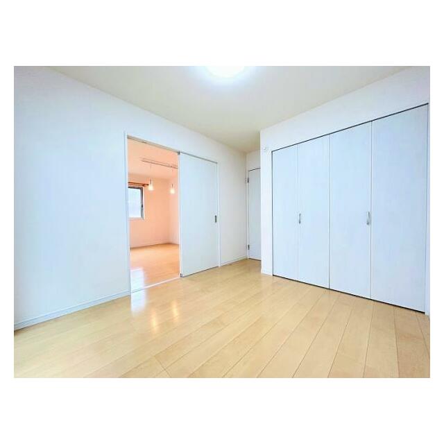 「洋室」約5.2帖の洋室でございます