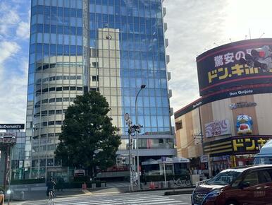 今池駅では東山線桜通線双方利用可。隣にはドン・キホーテ。地下にはマクドナルドがございます。