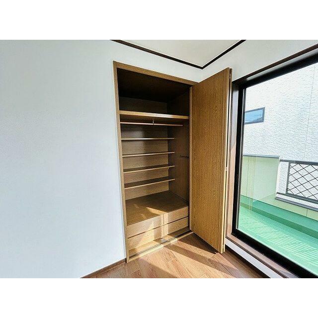 洋室約８帖収納