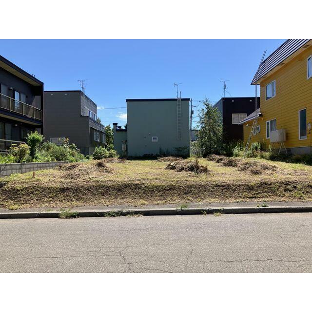 緑豊かな住宅地は、通勤通学でも四季の移り変わりを感じられる環境