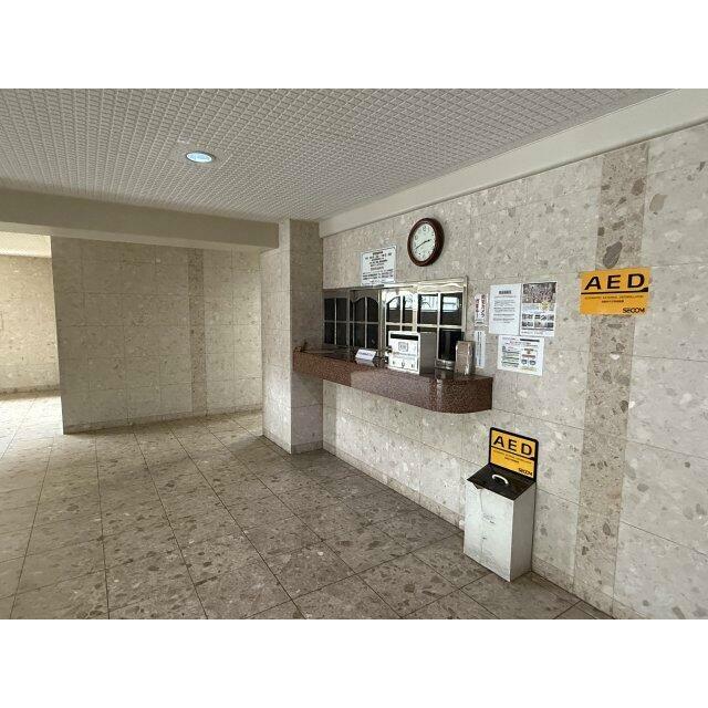 1階管理人室です。AEDが設置されておりもしもの際に安心です。