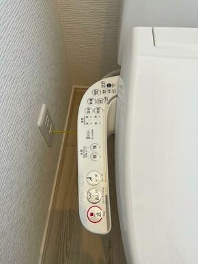 温水洗浄便座の操作部です。１・２階トイレは同じ仕様です。