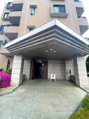 エントランス前