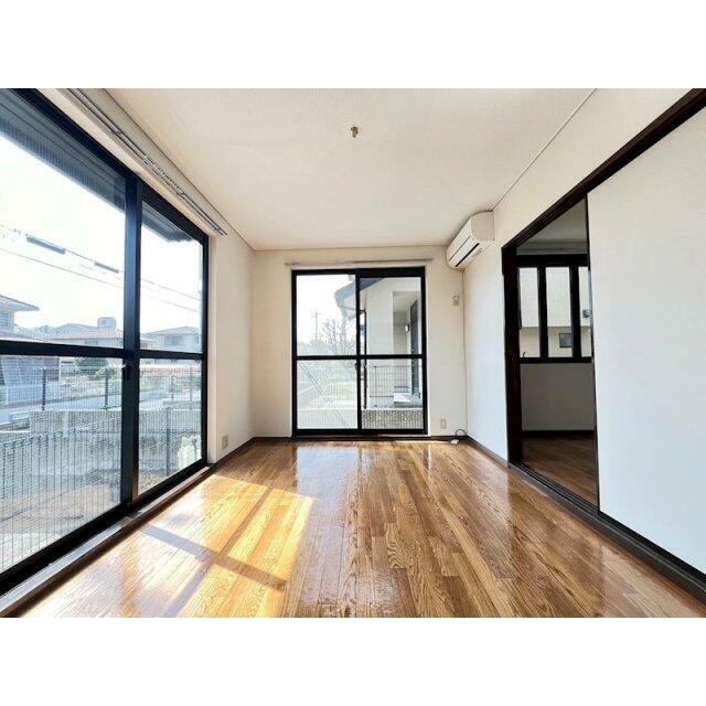 落ち着いて過ごせるお部屋なので、寝室にいかがでしょうか