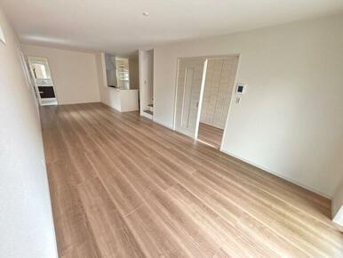 くつろぎスペースとしてはもとより、リビングに学習やテレワークのスペースを設けるご家庭も増えています（2号棟）