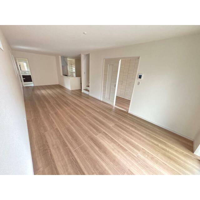 くつろぎスペースとしてはもとより、リビングに学習やテレワークのスペースを設けるご家庭も増えています（2号棟）