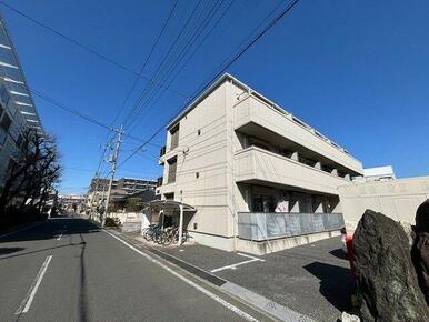 ☆積水ハウス施工３階建シャーメゾン☆敷地内駐車場（３台、内１台軽自動車専用）♪ご利用の際は空きのご…