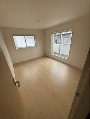 ベッドやイスでの生活で膝に難ありの方でも過ごしやすい（1号棟）