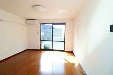 明るいお部屋です