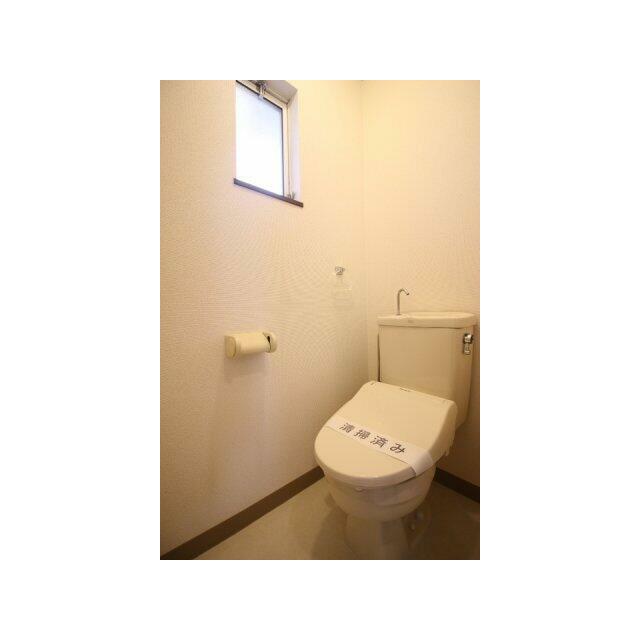 窓のある明るいトイレ（2階同タイプ）