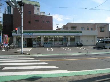 ファミリーマート久米川駅北口店