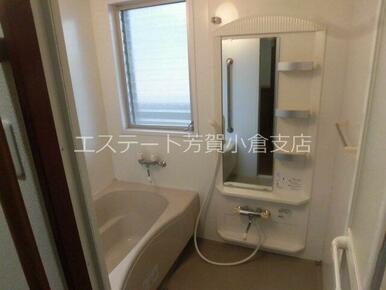 ルーバータイプの窓があり換気と採光も〇