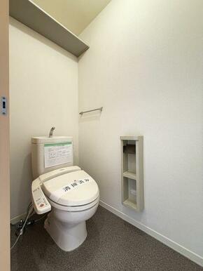 トイレには温水洗浄便座の設置がございます。