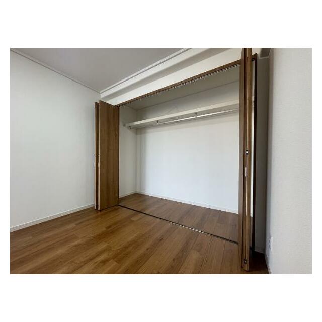 洋室１　クローゼット