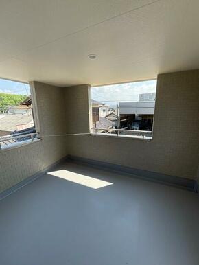 新鮮な空気だけでなく気持ちにゆとりを与えてくれるバルコニー（1号棟）