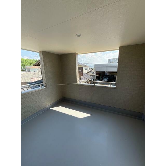 新鮮な空気だけでなく気持ちにゆとりを与えてくれるバルコニー（1号棟）