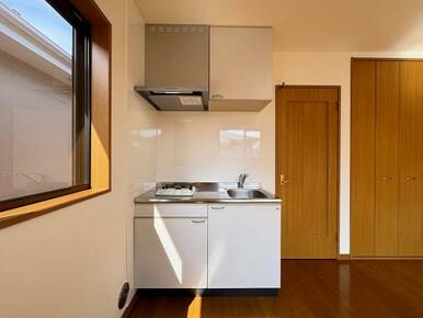 2階洋室8帖　キッチン