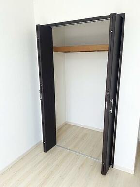 「南西側洋室約6.5畳」収納