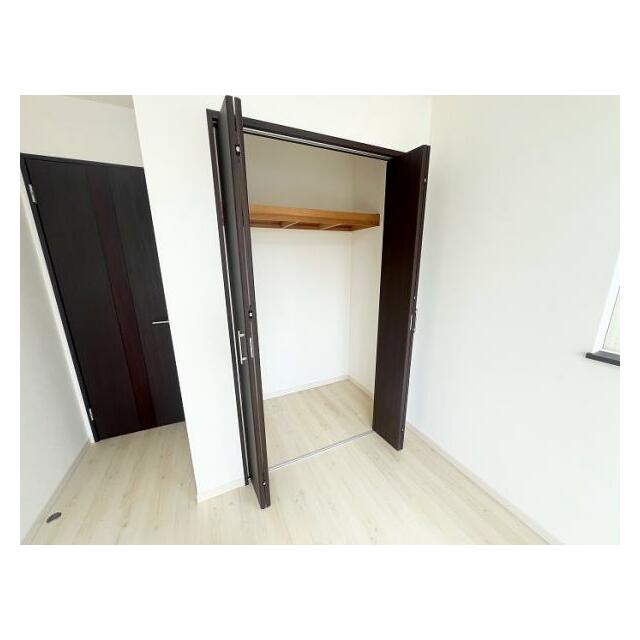 「南東側洋室約6.5畳」収納