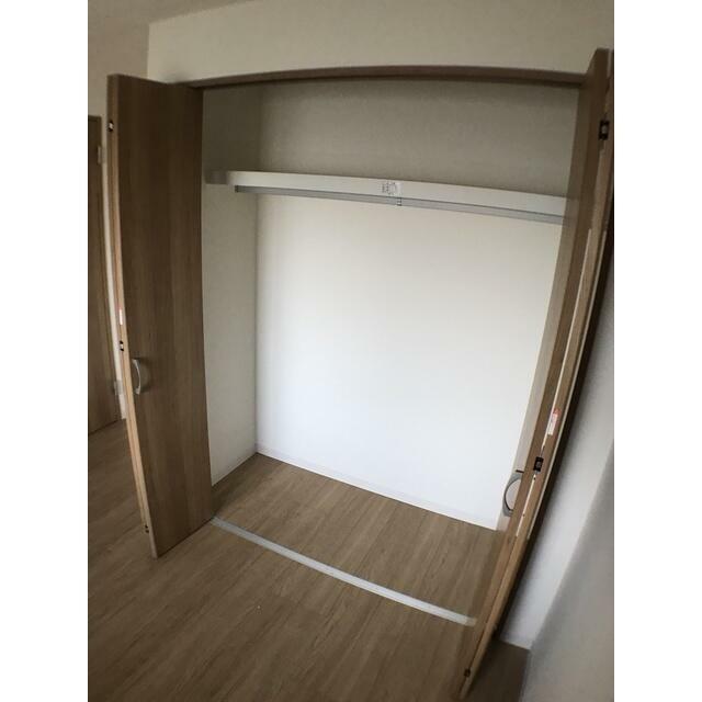 各部屋収納ございます。奥行きもあります。