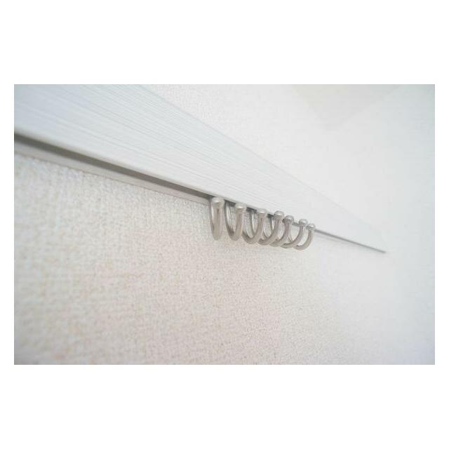 ちょっとしたものを掛けることができ、便利です♪