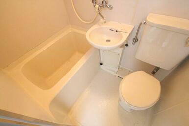 ※同建物ほかのお部屋の写真です。