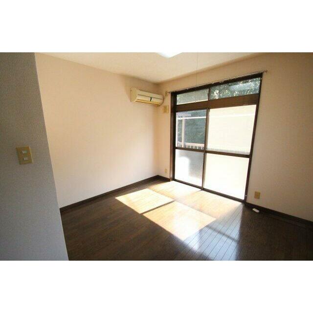 ※同建物ほかのお部屋の写真です。