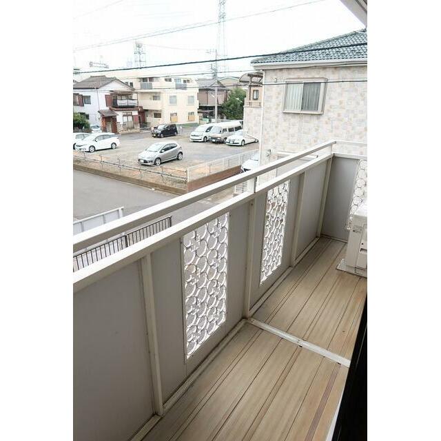 南東向きの明るいバルコニー