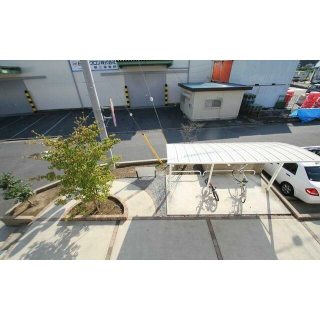 屋根付き駐輪場がございます