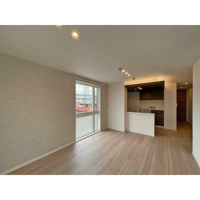 ＬＤＫ１６．８帖　対面カウンターキッチンで家族との対話を楽しみながら料理ができます。