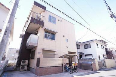 【灯】大宮駅徒歩１５分に建つマンションです！！屋根付き駐輪場・ゴミストッカーがございます。♪インタ…