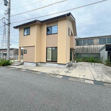 車通りが少ない前面道路です！