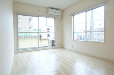 ★２面採光で明るい室内です★