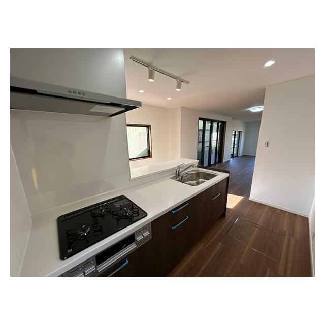 キッチンからリビングを見渡せます