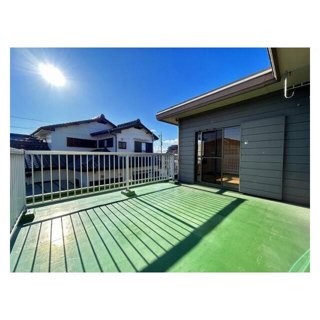 バルコニー「広々としていて日当たりも良好です。」