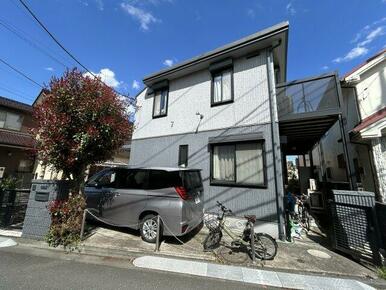 セキスイハイム施工のツートンカラーのおしゃれな外観です。