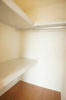 ★Ｗ・Ｉ・Ｃ☆　収納のウォークインクロゼットです！！衣装ケースやゴルフバック・お布団等の収納にオス…