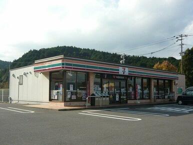 セブンイレブン　伊万里立花店まで900m