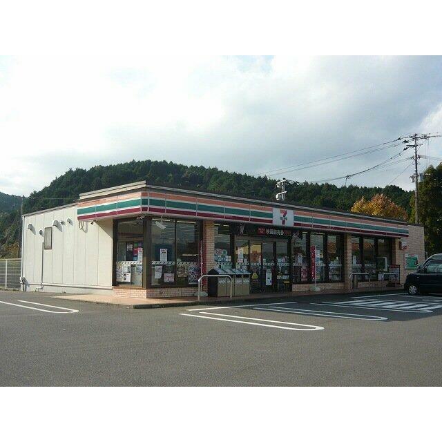 セブンイレブン　伊万里立花店まで900m